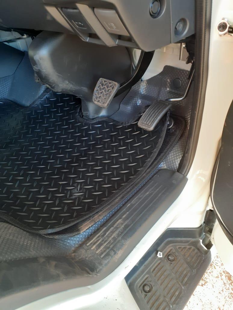 Rubber Flooring Mats For Toyota Hiace Sesfikile 16 Seater 2.5 D4D made by KINDO Covers